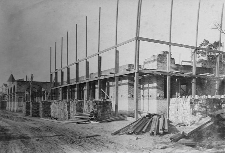 As obras de contrução do Hospital Alemão (Hospital Moinhos de Vento) iniciaram em 1914