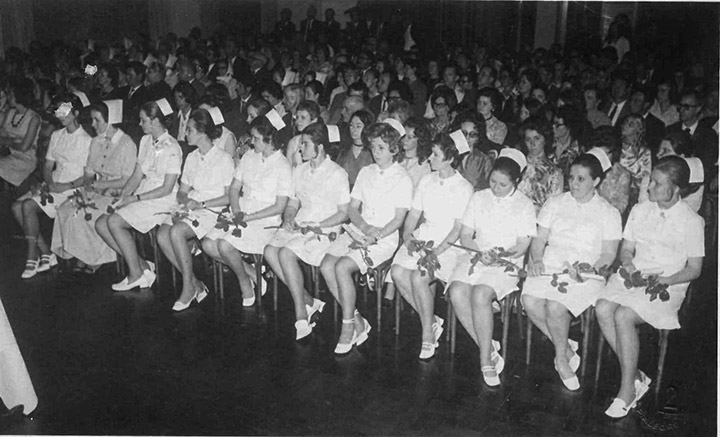 Formatura da Escola de Enfermagem (1971)