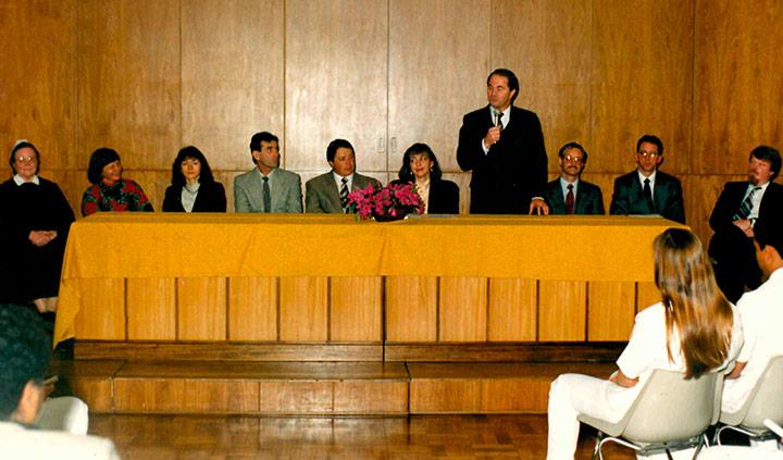 Formatura da Escola de Enfermagem (1989 1990)